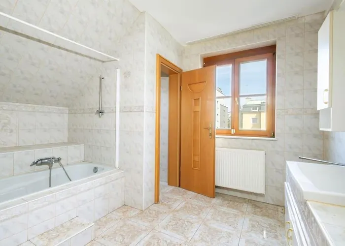 4-bedroom House & Large Garden Nyaraló