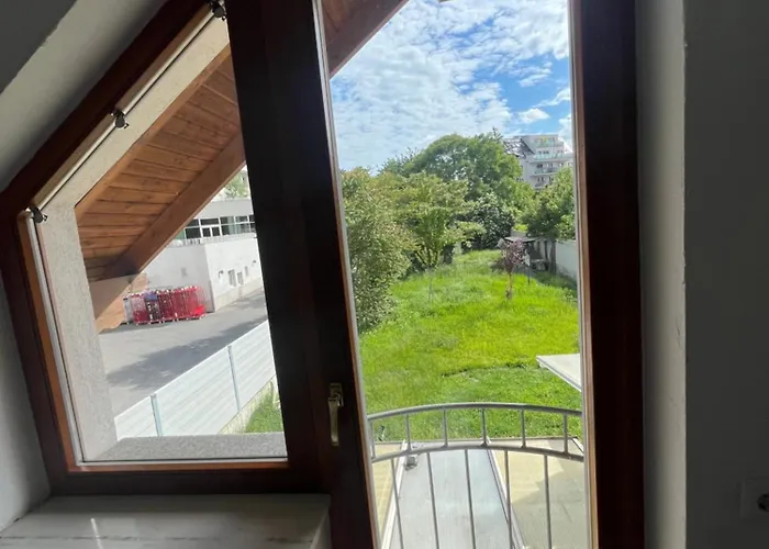 4-bedroom House & Large Garden Nyaraló