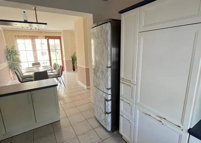 4-bedroom House & Large Garden