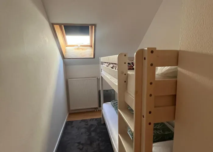 4-bedroom House & Large Garden *