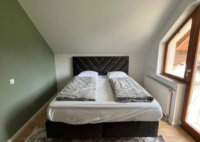 4-bedroom House & Large Garden Nyaraló *