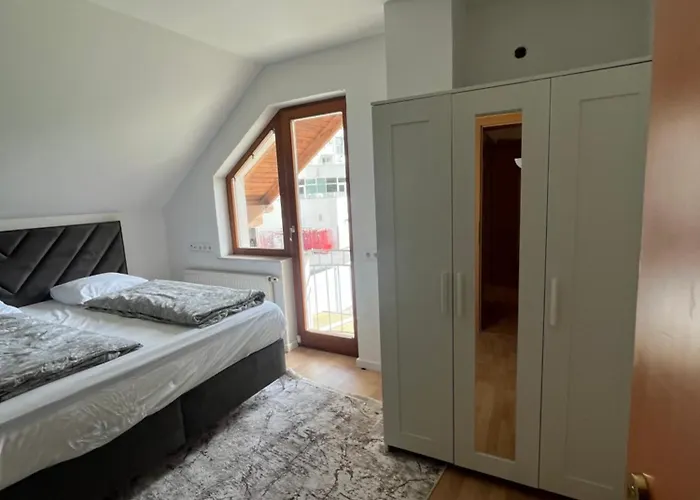 Nyaraló 4-bedroom House & Large Garden *