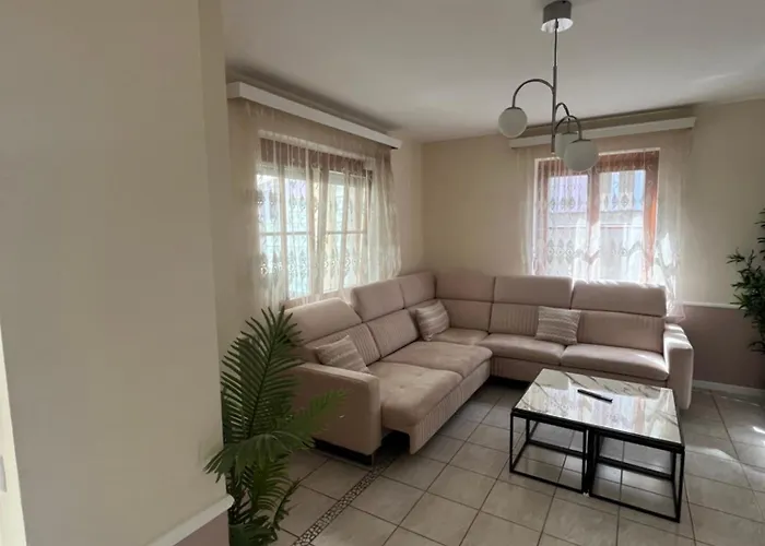 4-bedroom House & Large Garden *