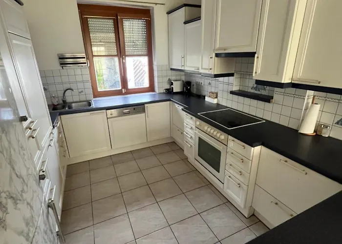 Nyaraló 4-bedroom House & Large Garden