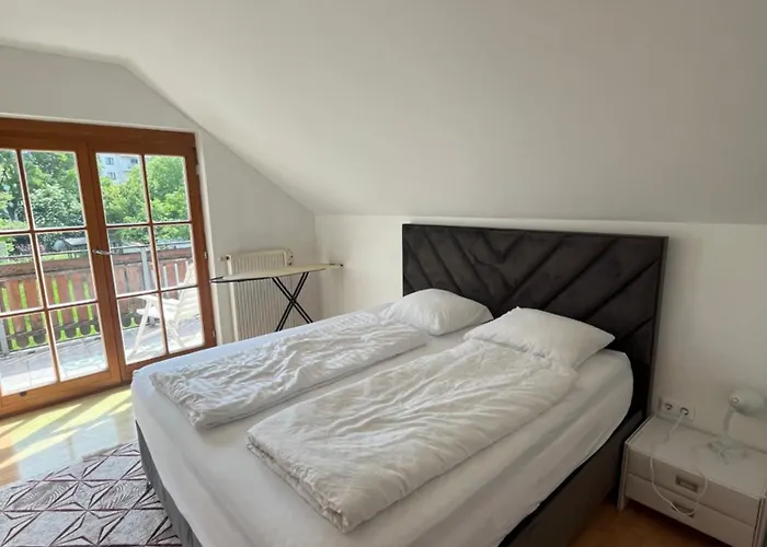 4-bedroom House & Large Garden Nyaraló